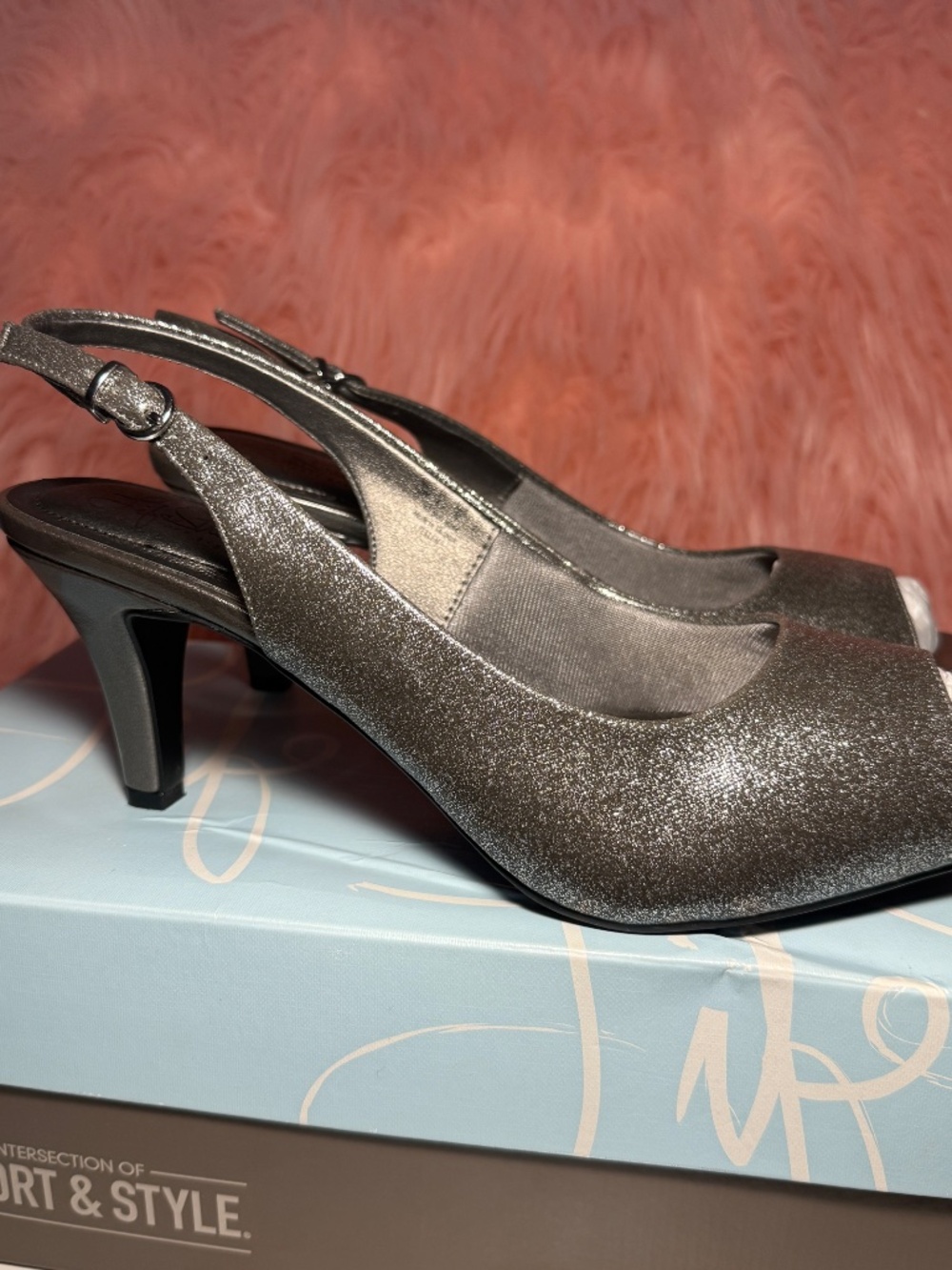Heels - Picture 4 of 7